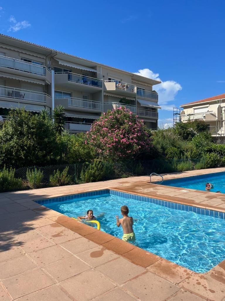 Studio Cosy Avec Terrasse Et Garage Saint-Laurent Du Var Limitrophe Nice 외부 사진